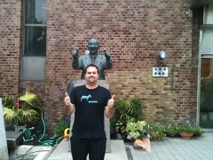 אני בתנוחה המעט פחות מפורסמת שלי