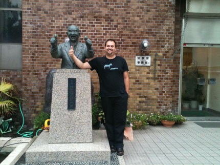 ערן תלמי בבית הספר לשיאצו של נמיקושי ביפן לחץ להגדלה