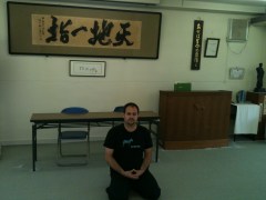 ערן תלמי בישיבת סייזה בבית הספר לשיאצו של נמיקושי לחץ להגדלה ערן תלמי בישיבת סייזה בבית הספר לשיאצו של נמיקושי לחץ להגדלה